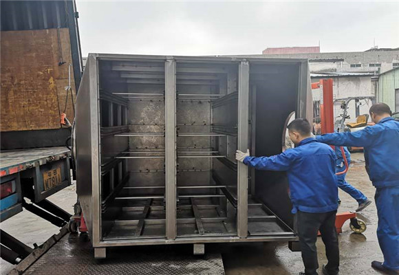 某厂家活性炭过滤器更换作业